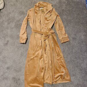 💰Bundle and save lots💰 NWT Womens velour long robe, house coat